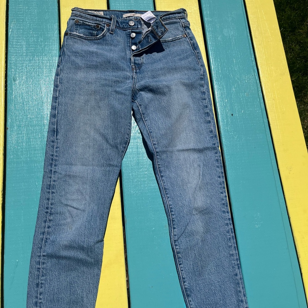 Levi's Straight Leg Jeans in Medium Blue Wash